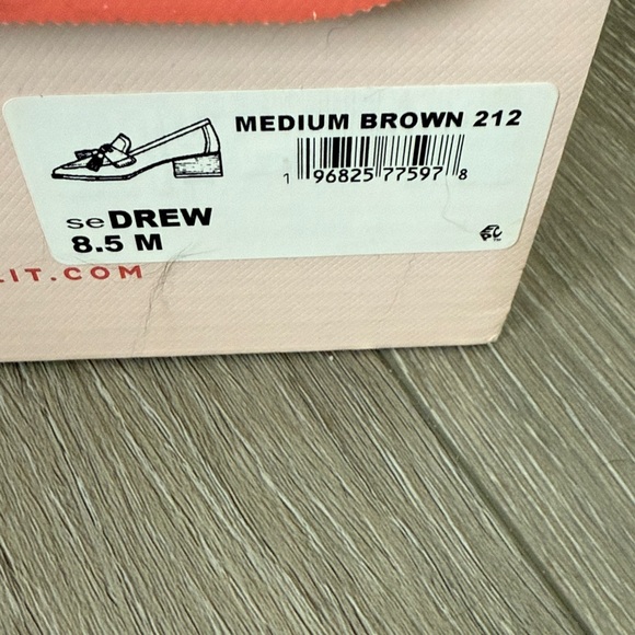 Easy Spirit Women's Tan Loafer with Tassels - Picture 2 of 2